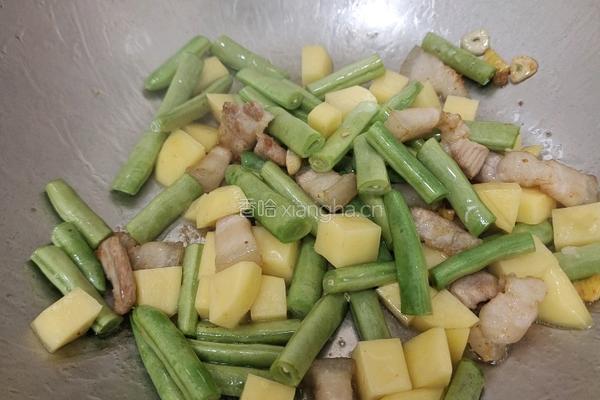 土豆焖饭的做法图解6