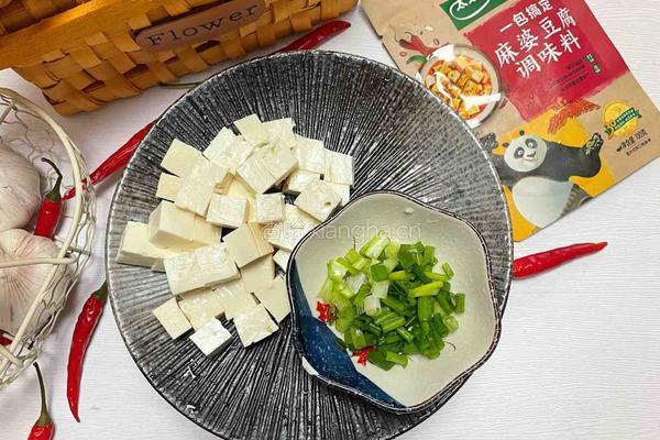 麻婆豆腐盖饭的做法图解1