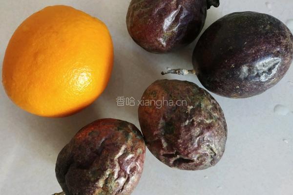 百香果蜂蜜水的做法图解2