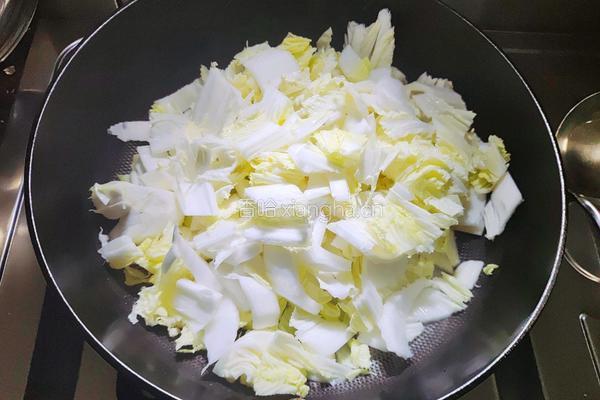 白菜粉丝蛋饺汤的做法图解2