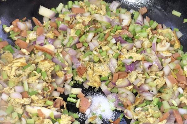 火腿鸡蛋菜炒饭的做法图解7