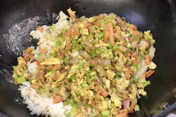 火腿鸡蛋菜炒饭的做法图解9
