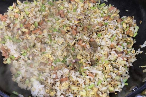火腿鸡蛋菜炒饭的做法图解10