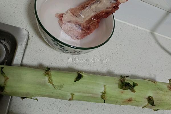 莴笋炒肉的做法图解1