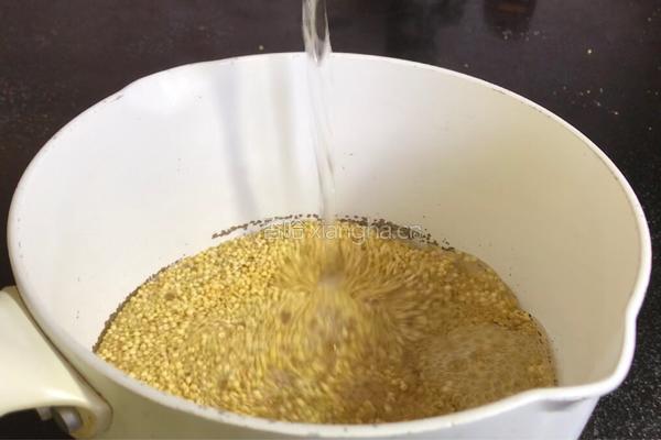芹菜豆腐粥的做法图解1