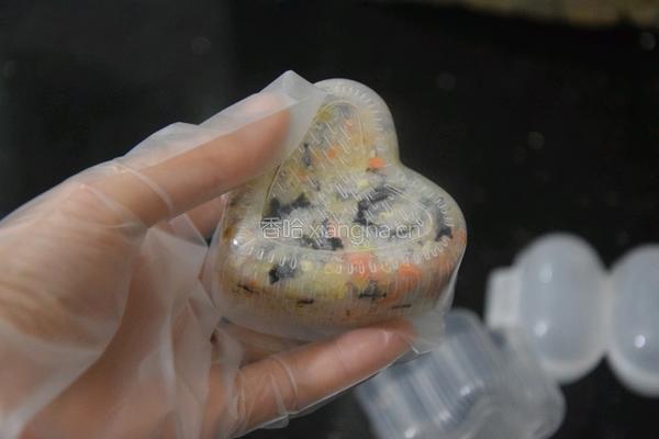 海苔肉松饭团的做法图解12