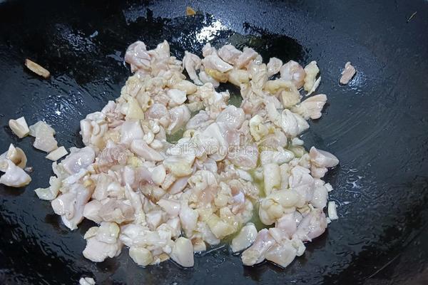 香菇鸡丁烧卖的做法图解1
