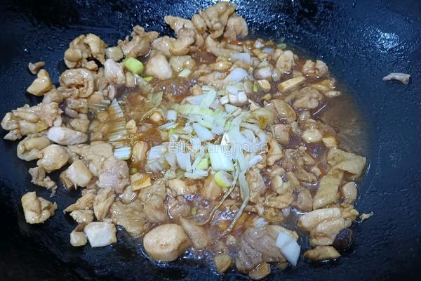 香菇鸡丁烧卖的做法图解2