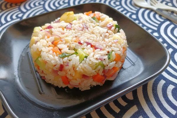 菠萝炒饭的做法图解1