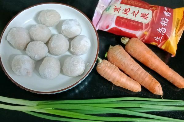 猪肉丸胡萝卜盖饭的做法图解1