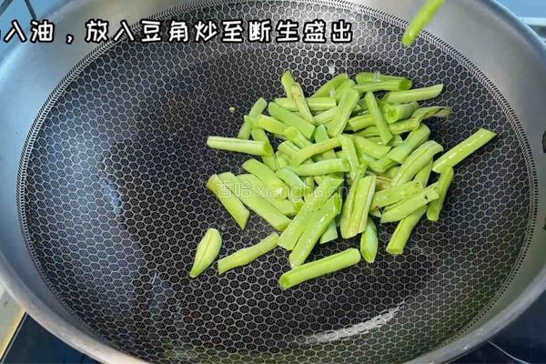 排骨土豆炖豆角的做法图解2