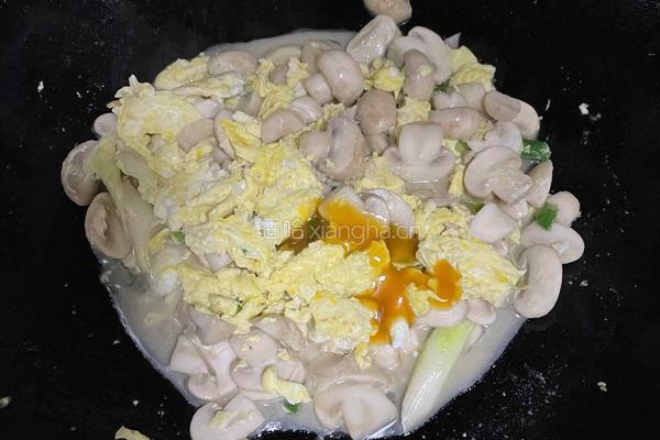 口蘑鸡蛋盖饭的做法图解8