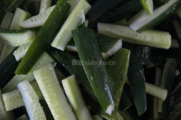 腌脆黄瓜的做法图解2