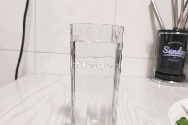 微波炉西洋菜方便面的做法图解2