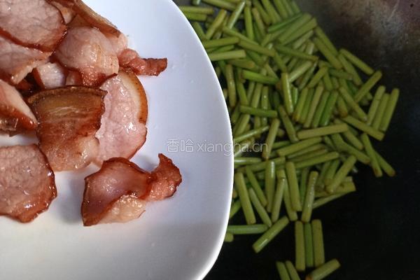 腊肉炒蒜薹的做法图解10