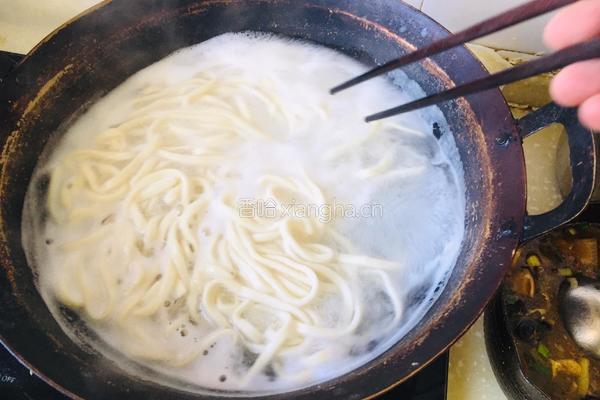 牛肉汤土豆手擀面的做法图解6