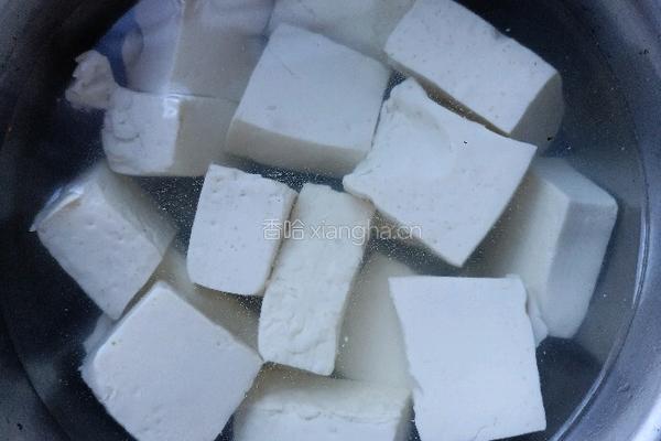 砂锅鲫鱼蘑菇豆腐汤的做法图解5