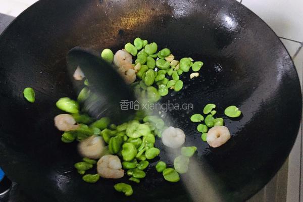 蚕豆炒虾仁的做法图解7