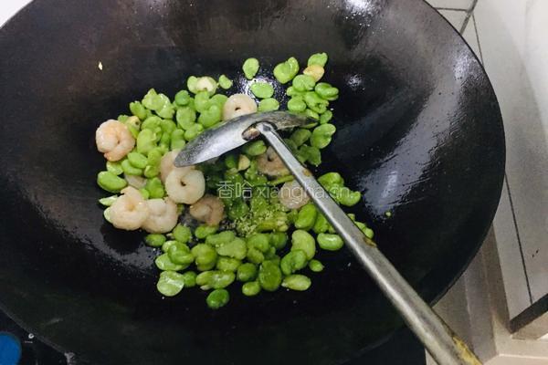 蚕豆炒虾仁的做法图解8