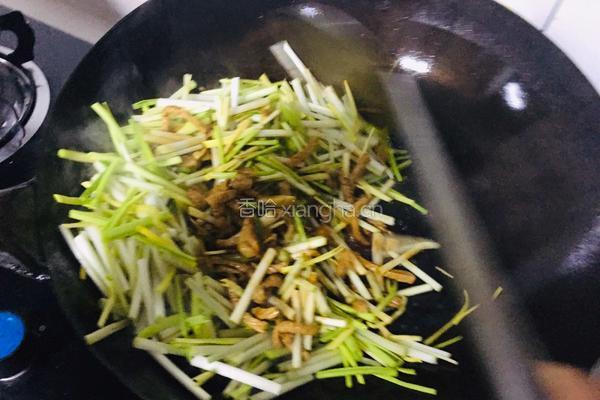 蒜黄炒肉丝的做法图解6