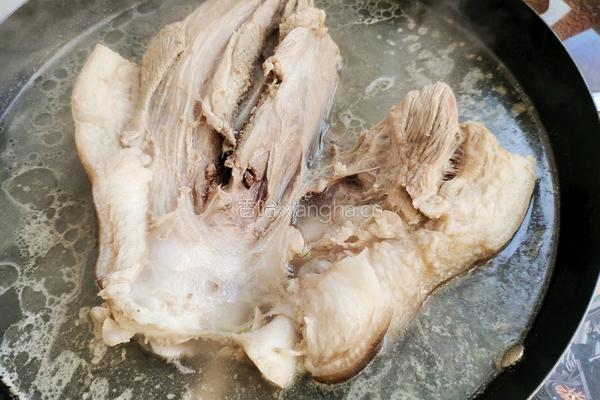 扣肉酸菜的做法图解1