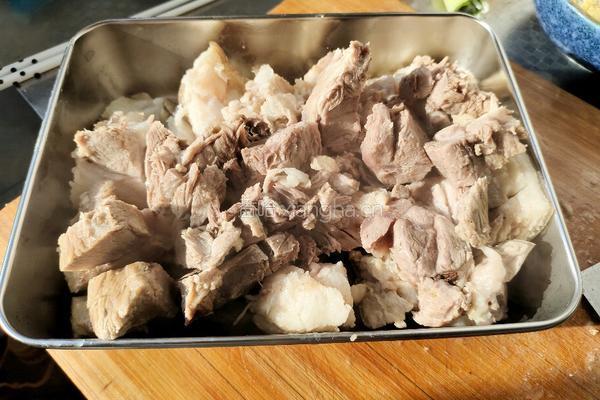 扣肉酸菜的做法图解5