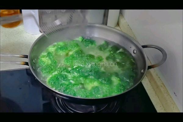 蒜蓉西兰花的做法图解3