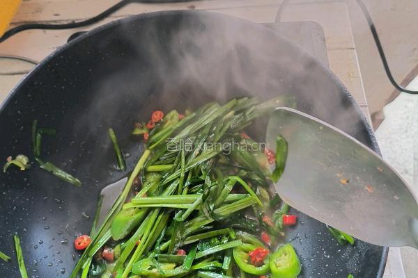 韭菜炒广式腊肠的做法图解6