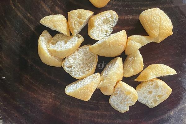 油豆腐金针菇煲的做法图解1