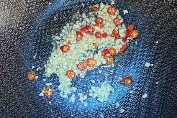 油豆腐金针菇煲的做法图解3