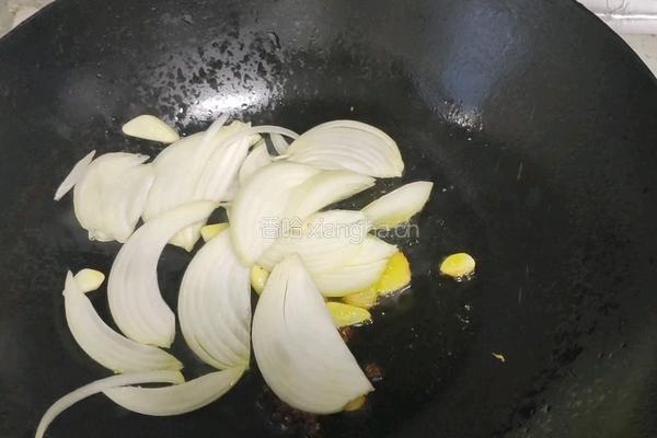 羊肉炒乌冬面的做法图解2
