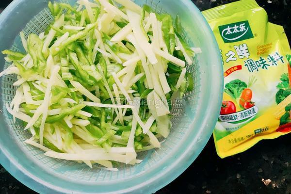 青椒土豆丝的做法图解2