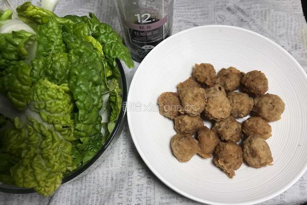 枸杞菊花菜烧圆子的做法图解1