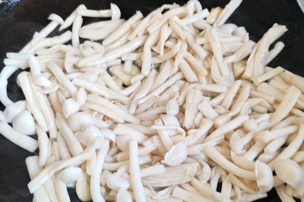 清炒白玉菇黄瓜木耳的做法图解5