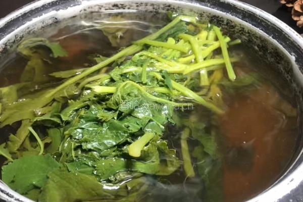 冲菜包蛋汤圆的做法图解1