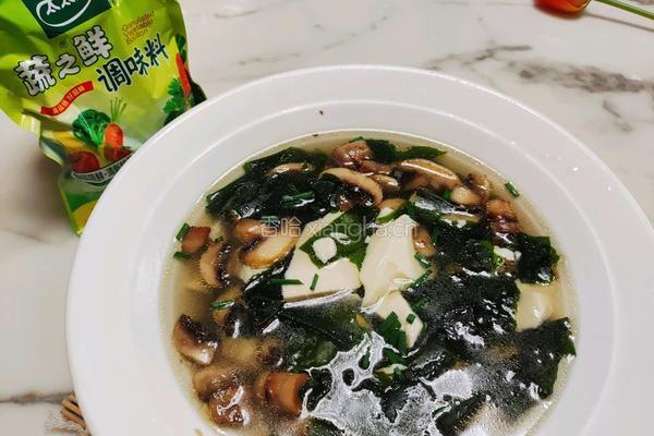 蘑菇豆腐裙带菜汤的做法图解10