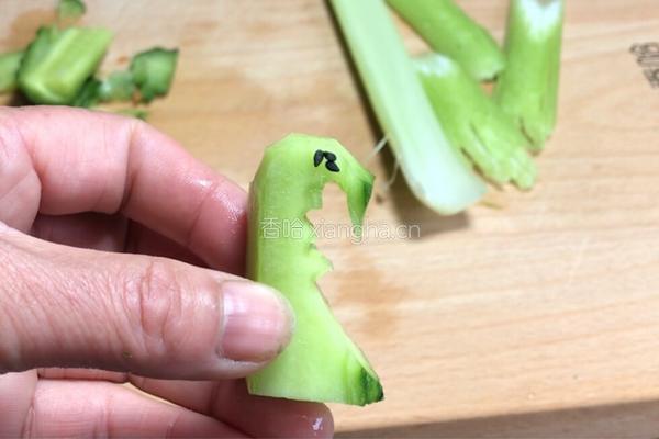 西芹孔雀开屏的做法图解2