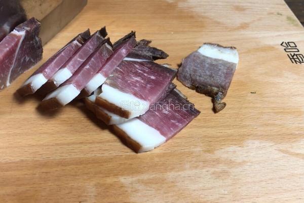 腊味炖萝卜的做法图解2