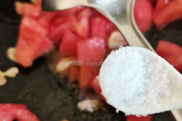 西红柿木耳白玉菇炒鸡蛋的做法图解5