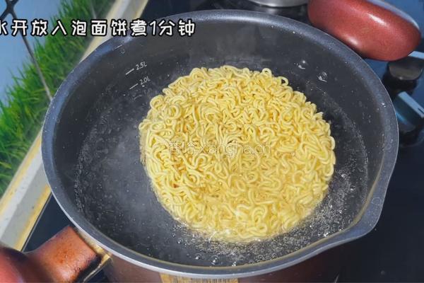 炒方便面的做法图解2