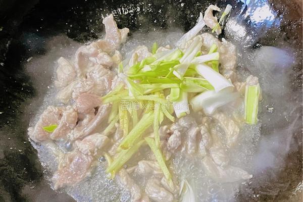 【春季“养肝”】豆苗炒肉的做法图解4