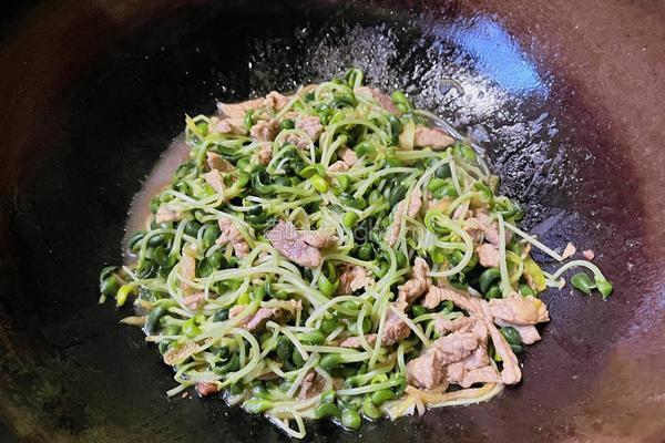 【春季“养肝”】豆苗炒肉的做法图解6