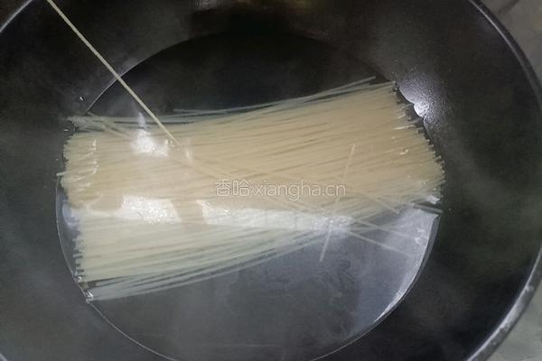 青菜炒米粉的做法图解2