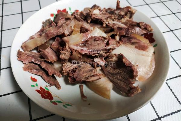 爆炒猪头肉的做法图解2