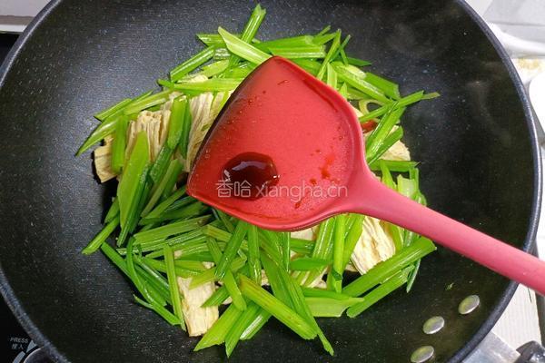 芹菜炒腐竹的做法图解13