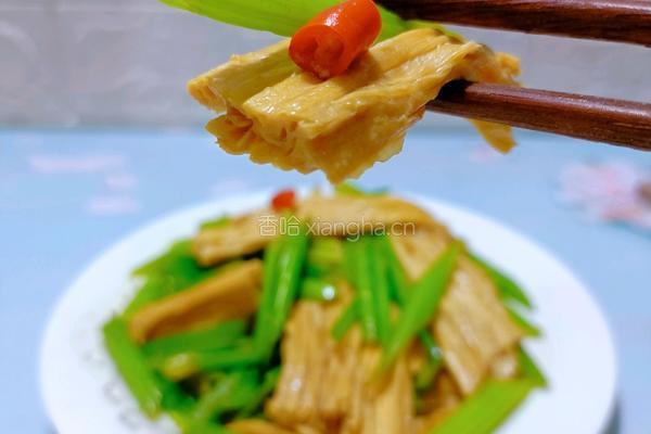 芹菜炒腐竹的做法图解16