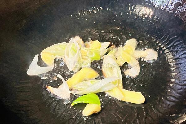 【春季“养肺”】荷塘什锦小炒肉的做法图解5