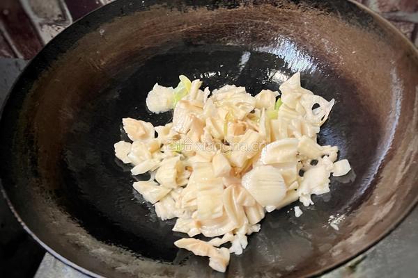 【春季“养肺”】荷塘什锦小炒肉的做法图解6
