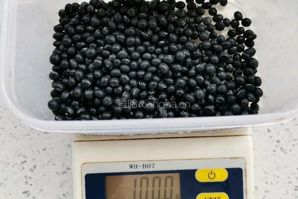 醋泡黑豆的做法图解1