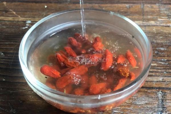 枸杞花生拌苦菊的做法图解4